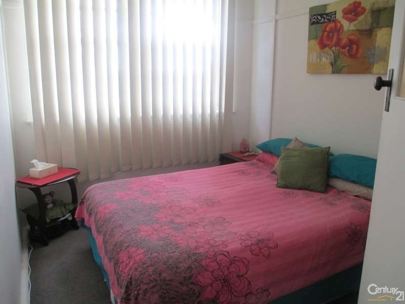 Rear/272 Como Parade West, Parkdale VIC 3195