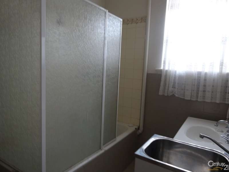 Rear/272 Como Parade West, Parkdale VIC 3195