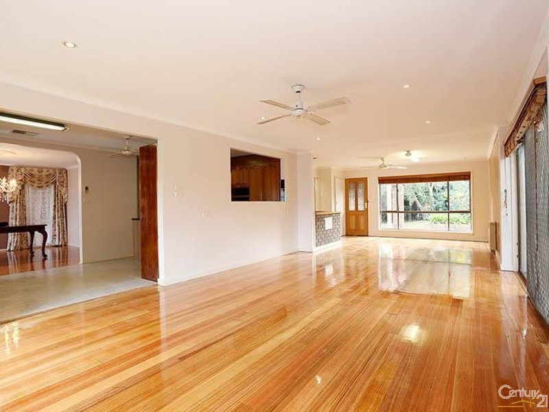 22 Robert Molyneux Avenue, Endeavour Hills VIC 3802