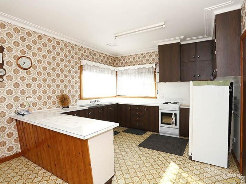 16 Hillcrest Grove, Springvale VIC 3171