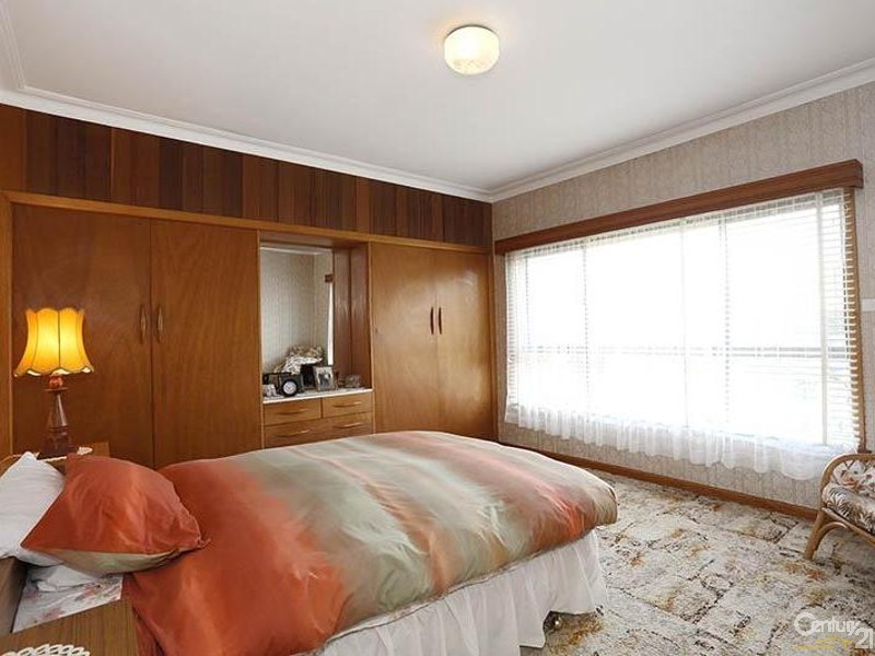 16 Hillcrest Grove, Springvale VIC 3171