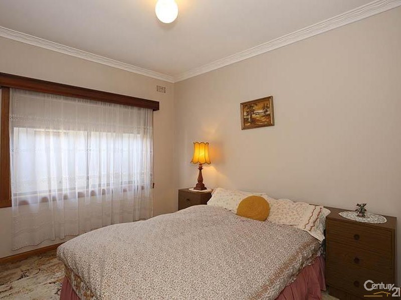 16 Hillcrest Grove, Springvale VIC 3171