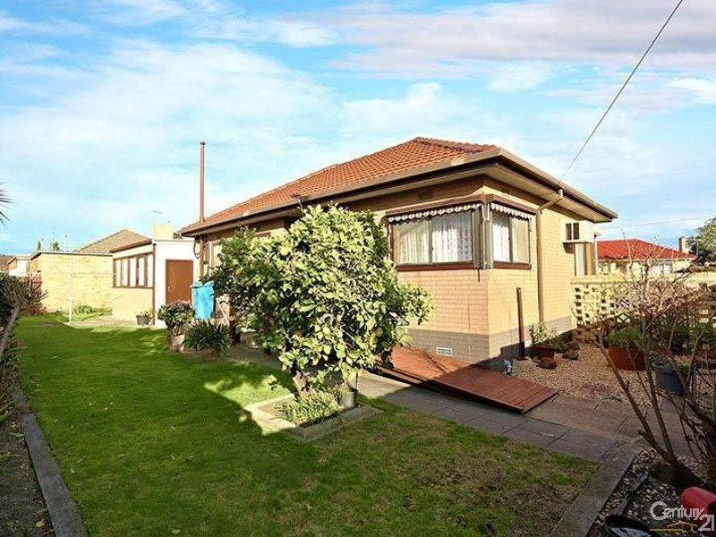 16 Hillcrest Grove, Springvale VIC 3171