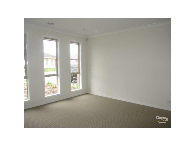 12 Eden Avenue, Skye VIC 3977