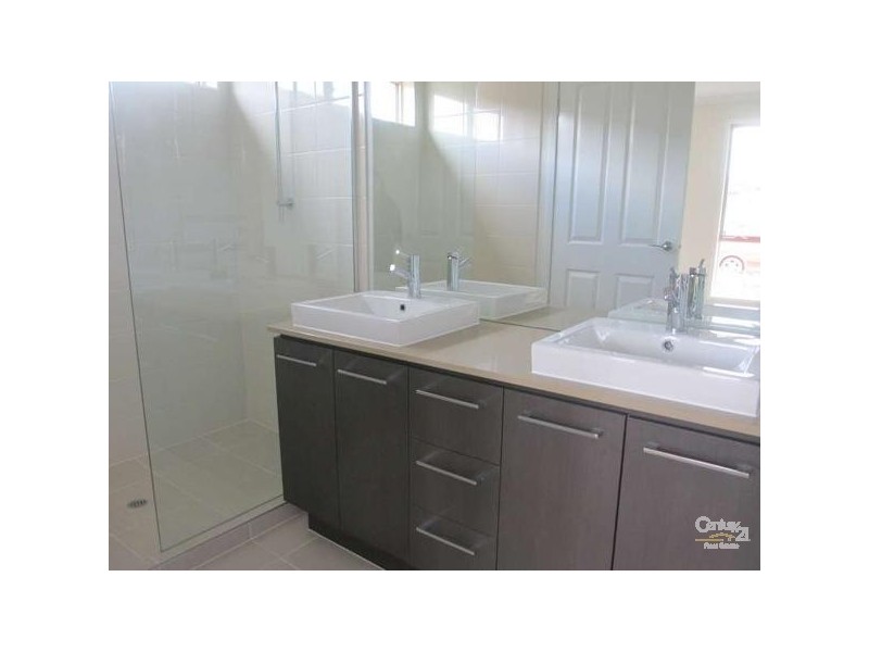 12 Eden Avenue, Skye VIC 3977