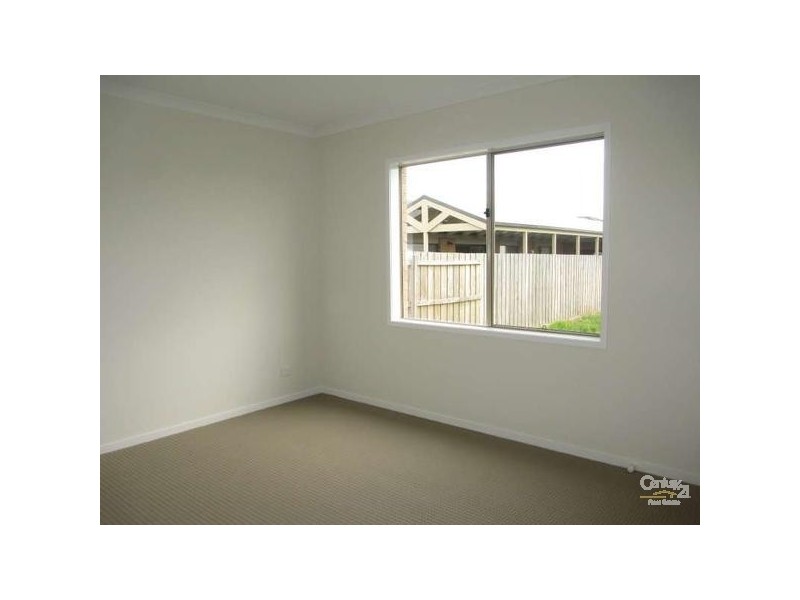 12 Eden Avenue, Skye VIC 3977