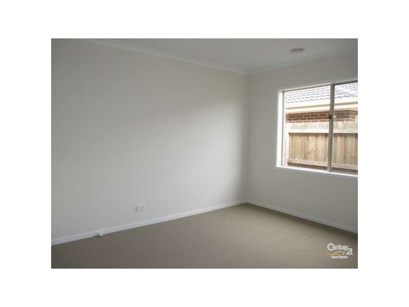 12 Eden Avenue, Skye VIC 3977