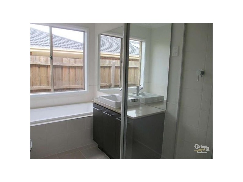 12 Eden Avenue, Skye VIC 3977