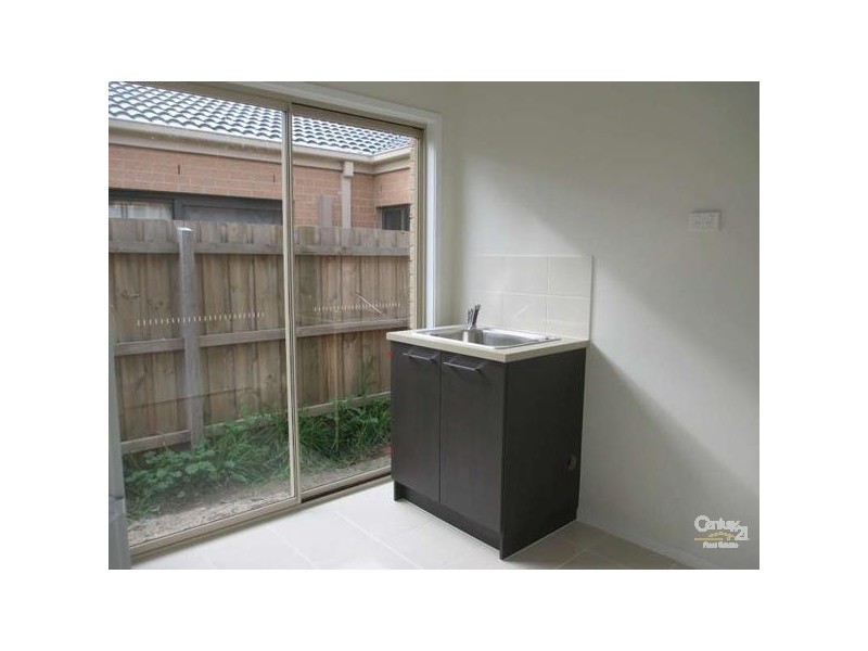 12 Eden Avenue, Skye VIC 3977