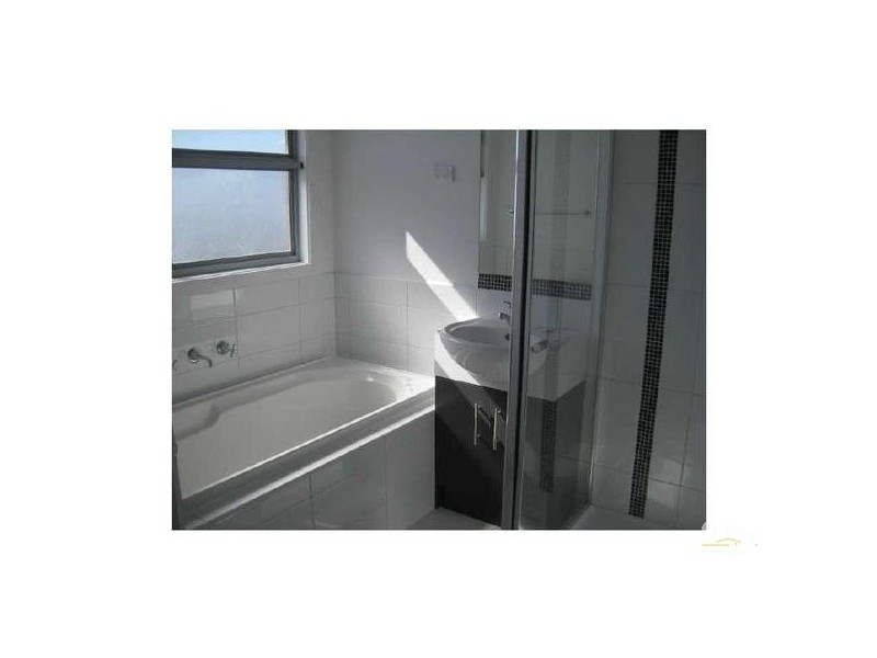 1/7 Roseville Crt, Berwick VIC 3806