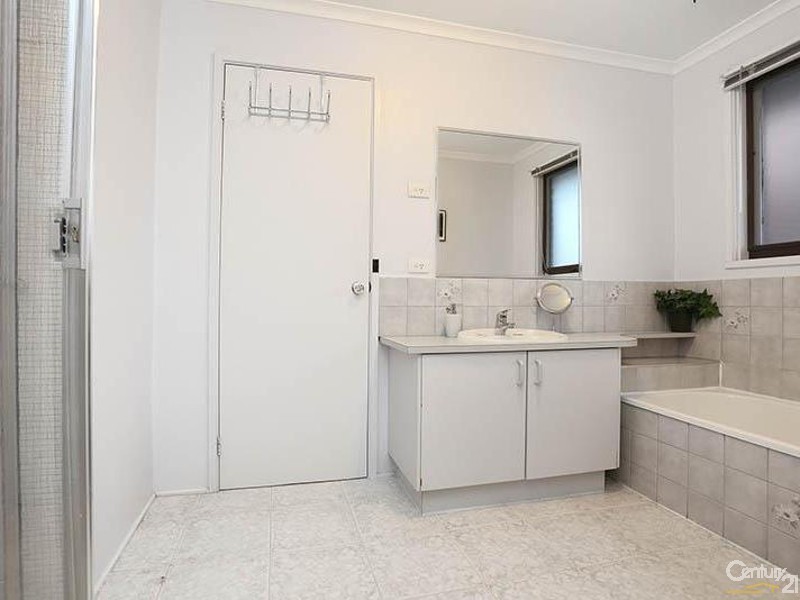 1 Debbie Court, Doveton VIC 3177