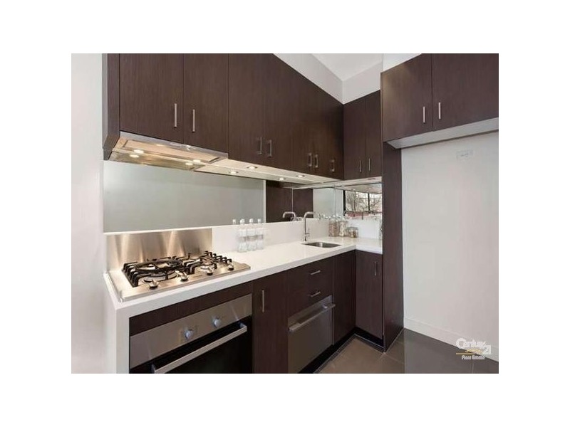 6/10 Docker Street, Elwood VIC 3184