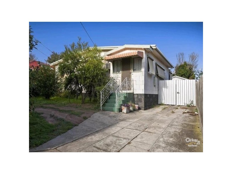 8 Warbla Street, Dandenong North VIC 3175