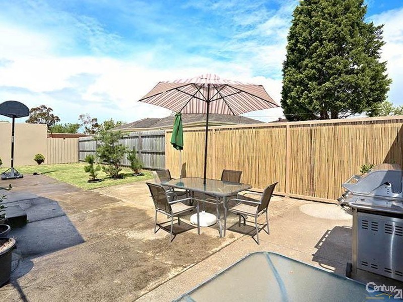 24 Newman Ave, Noble Park VIC 3174