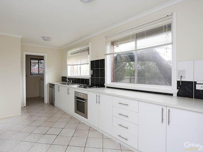 19 Holly Ave, Dandenong North VIC 3175
