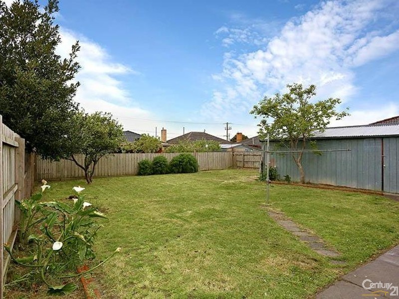 19 Holly Ave, Dandenong North VIC 3175