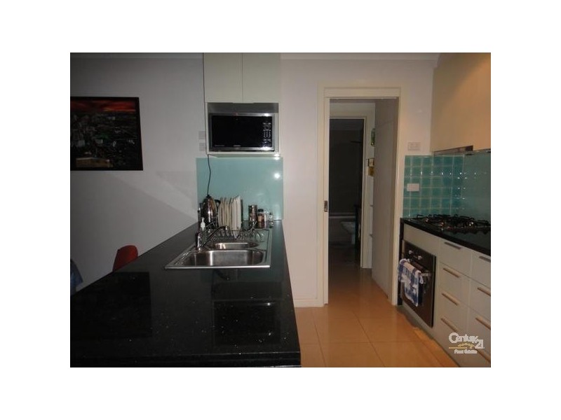 2/8 St James Avenue, Springvale VIC 3171