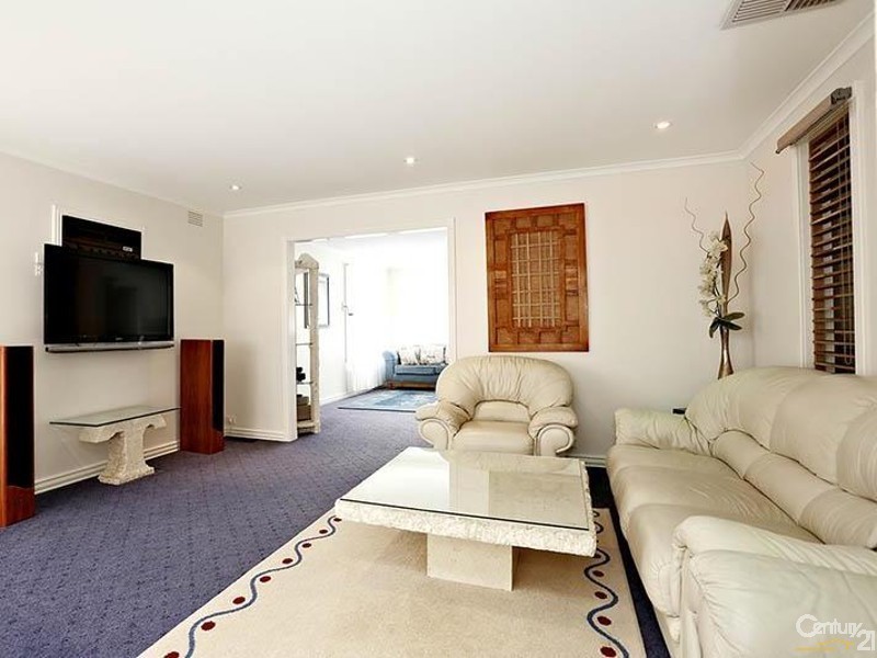 8 Blaxland Drive, Dandenong North VIC 3175