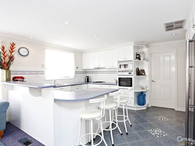 8 Blaxland Drive, Dandenong North VIC 3175