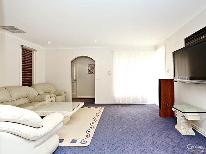 8 Blaxland Drive, Dandenong North VIC 3175