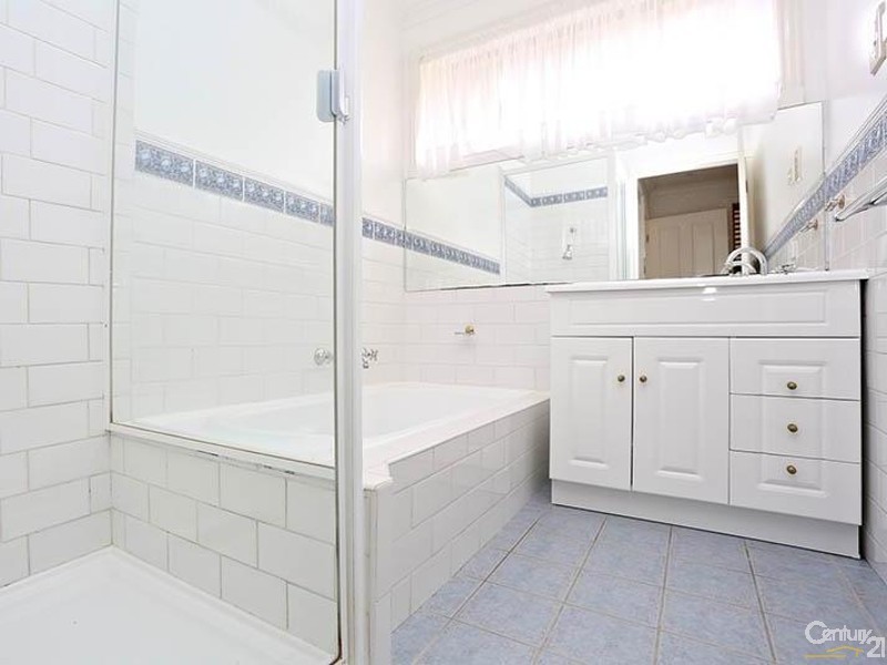 8 Blaxland Drive, Dandenong North VIC 3175