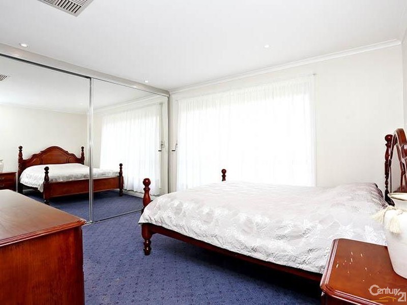 8 Blaxland Drive, Dandenong North VIC 3175