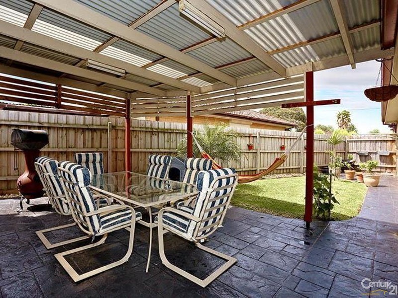 8 Blaxland Drive, Dandenong North VIC 3175