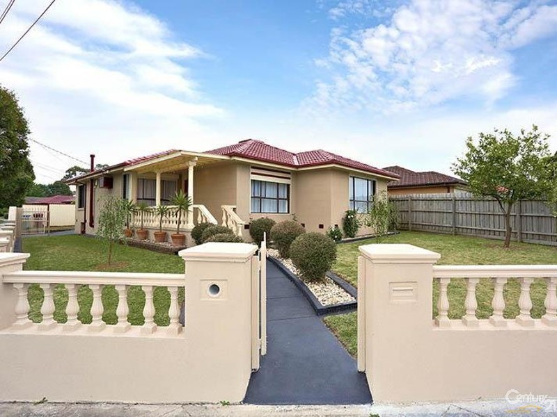 8 Blaxland Drive, Dandenong North VIC 3175