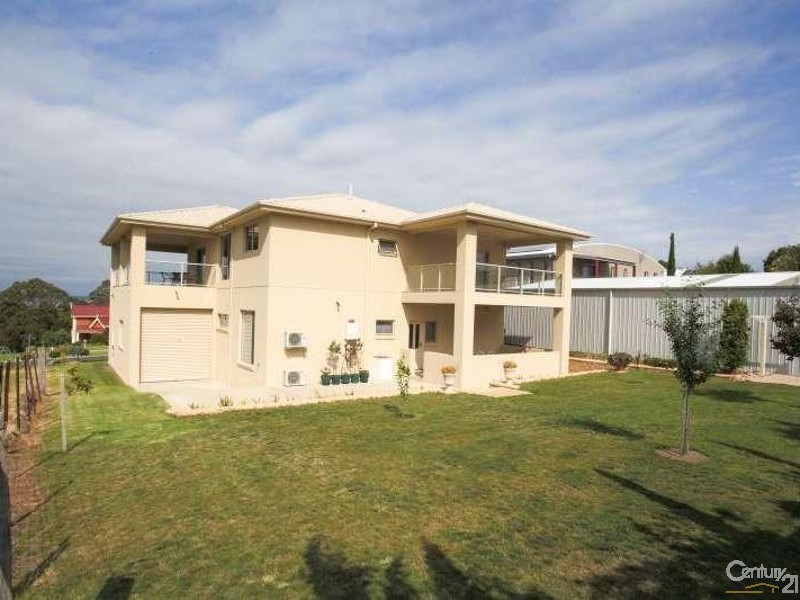 65 Fullarton Drive, Paynesville VIC 3880