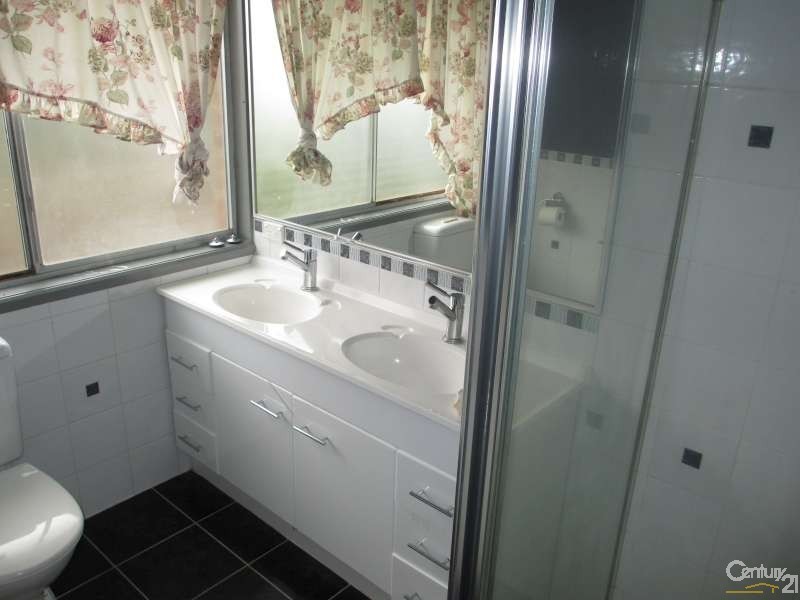 30 Aberdeen Drive, Dandenong North VIC 3175