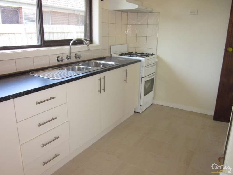 2/41 St James Avenue, Springvale VIC 3171