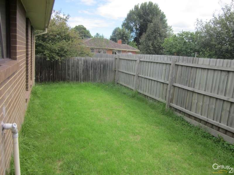 2/41 St James Avenue, Springvale VIC 3171