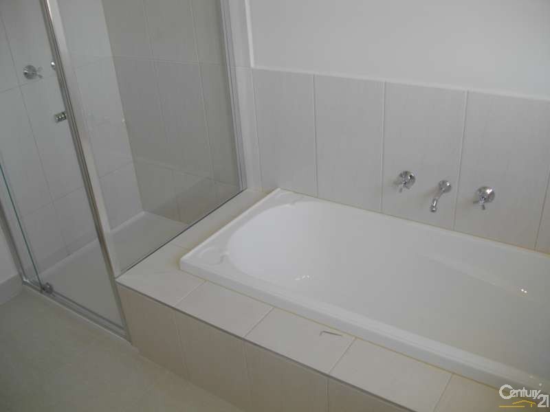 2/45 Ellt Crescent, Noble Park VIC 3174