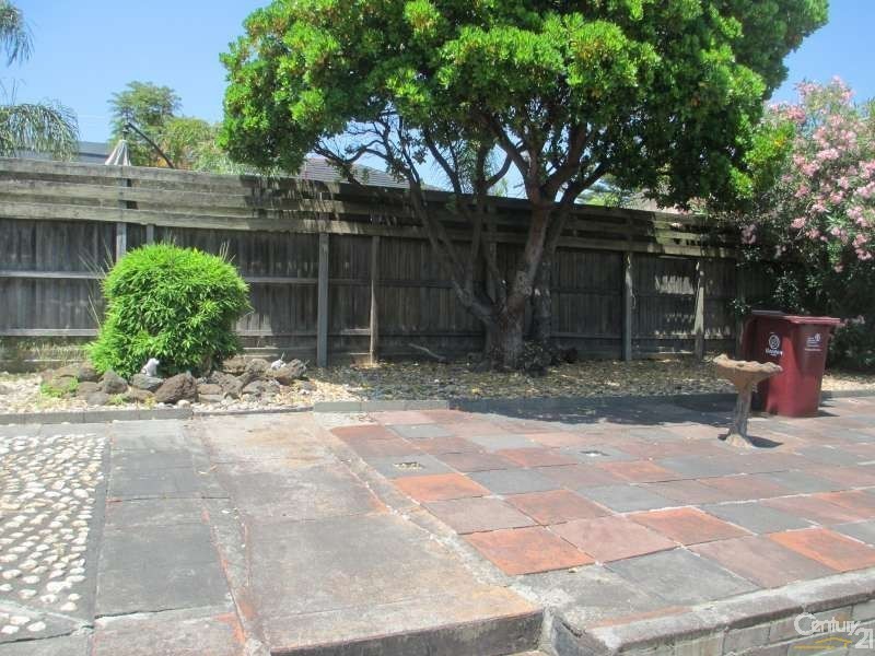 33 Kernot Crescent, Noble Park North VIC 3174