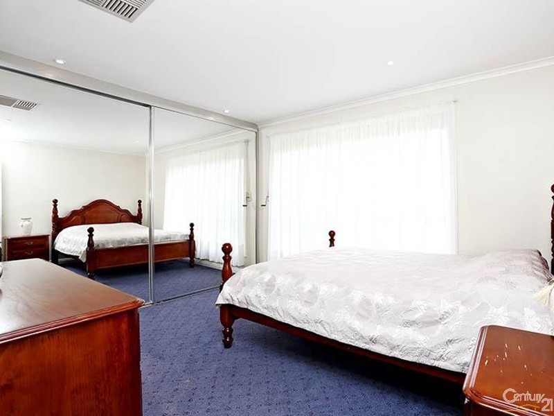 8 Blaxland Drive, Dandenong North VIC 3175