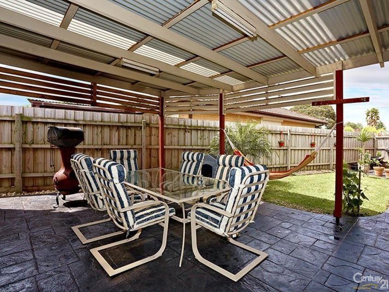 8 Blaxland Drive, Dandenong North VIC 3175