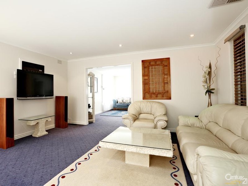 8 Blaxland Drive, Dandenong North VIC 3175