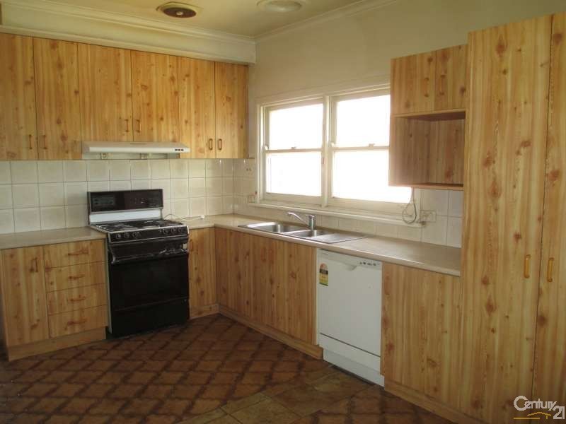 2 Avondale Street, Springvale VIC 3171