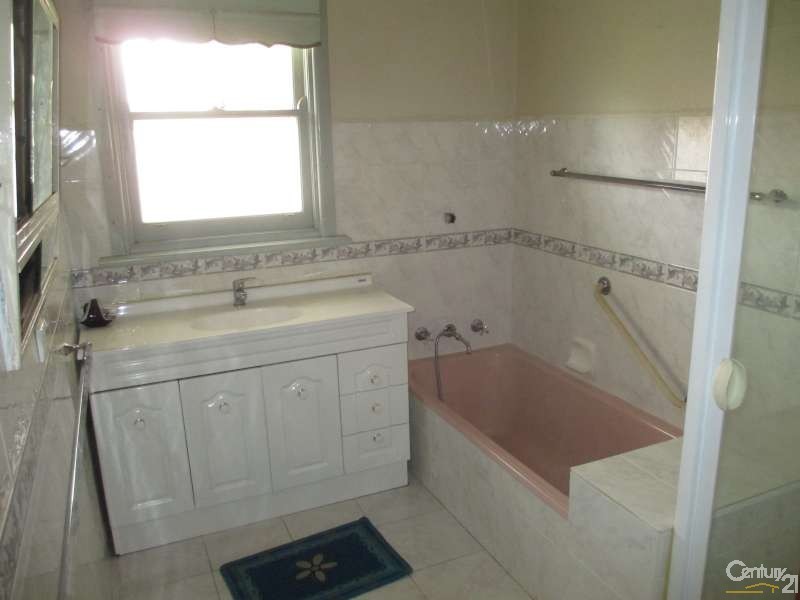 2 Avondale Street, Springvale VIC 3171