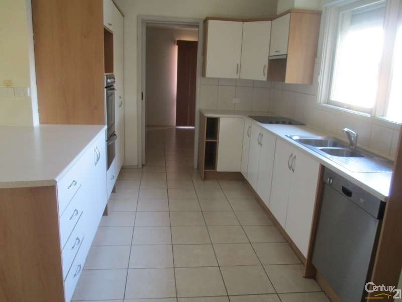 19 Somerville Road, Hampton Park VIC 3976