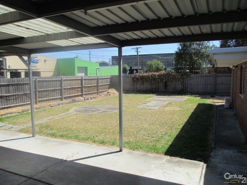 17 Young Street, Springvale VIC 3171