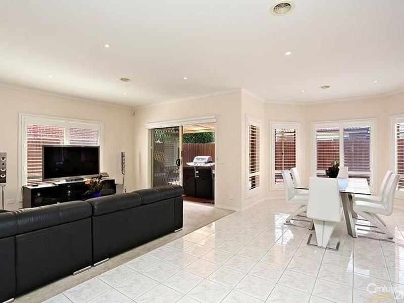 5 Wattlebird Court, Dingley Village VIC 3172