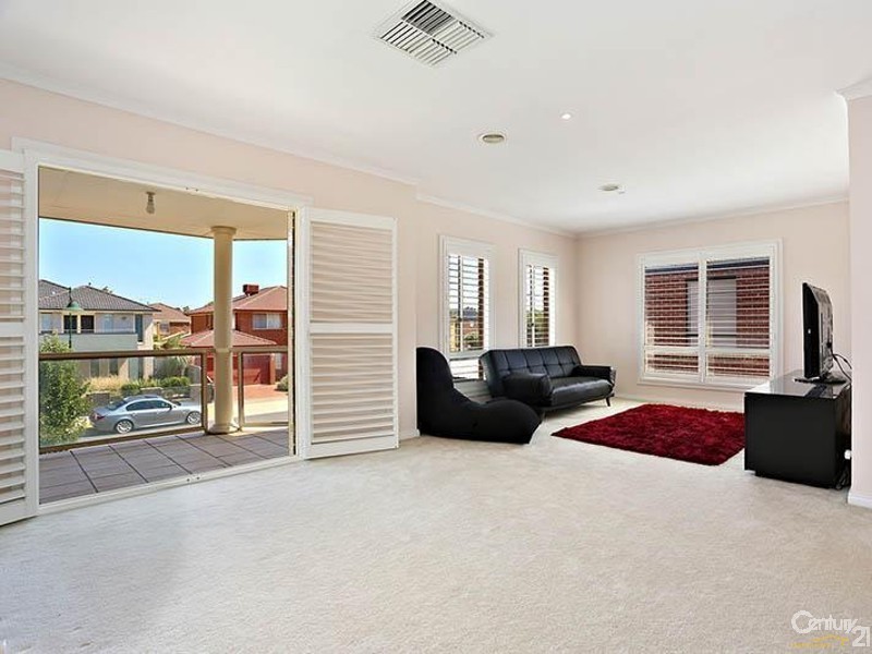 5 Wattlebird Court, Dingley Village VIC 3172