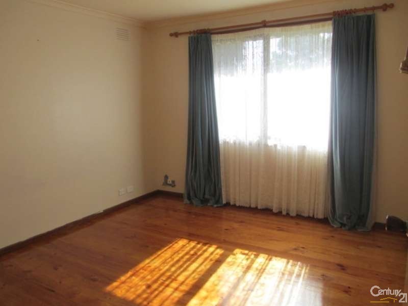 18 Dunbar Avenue, Cranbourne VIC 3977