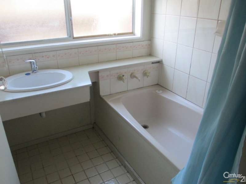 18 Dunbar Avenue, Cranbourne VIC 3977