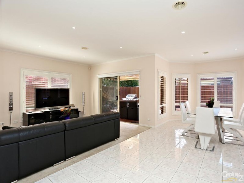 5 Wattlebird Court, Dingley Village VIC 3172