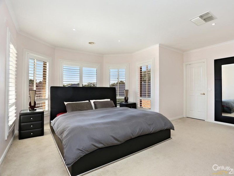 5 Wattlebird Court, Dingley Village VIC 3172