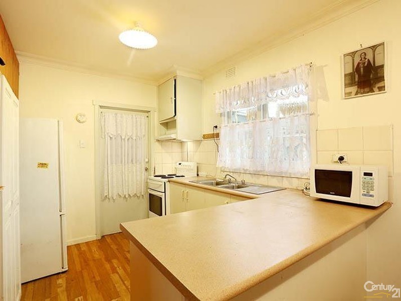 13 Mulgoa Ave, Dandenong North VIC 3175