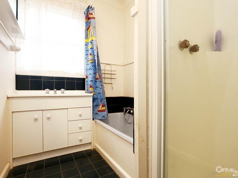 13 Mulgoa Ave, Dandenong North VIC 3175