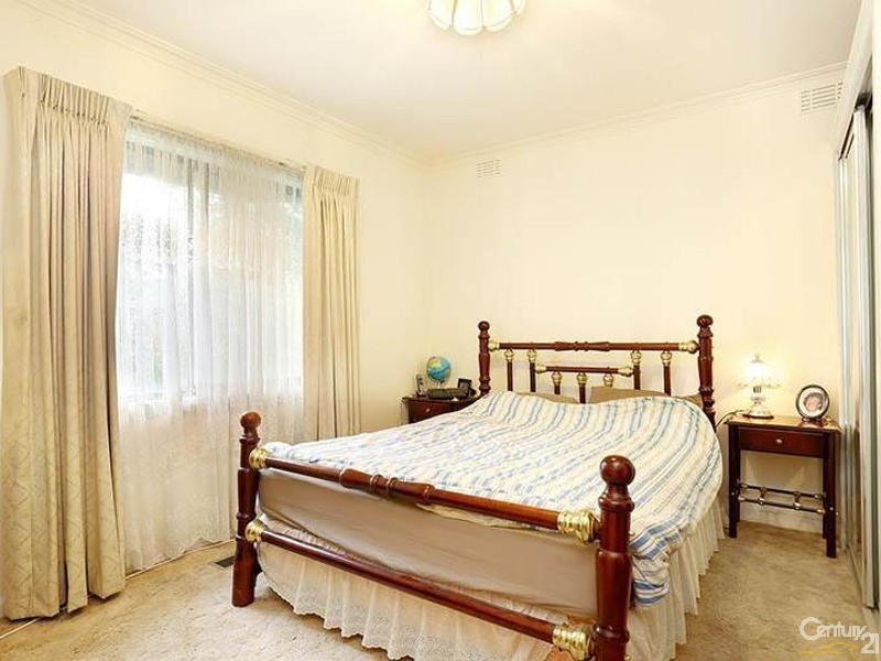 13 Mulgoa Ave, Dandenong North VIC 3175